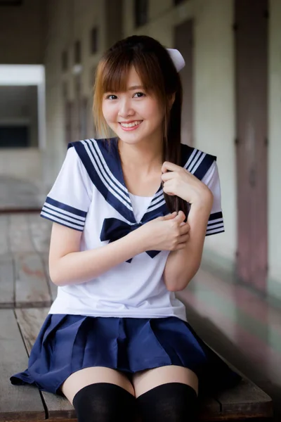 Retrato Tailandés Adolescente Hermosa Chica Japonés Estudiante Uniforme Feliz Relajarse —  Fotos de Stock