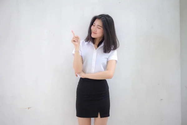 Portret Van Thai Volwassen Student Universiteit Uniform Mooi Meisje Wijzend — Stockfoto