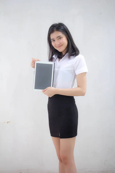 Retrato Tailandés Estudiante Adulto Universidad Uniforme Hermosa Chica Usando Tableta — Foto de Stock