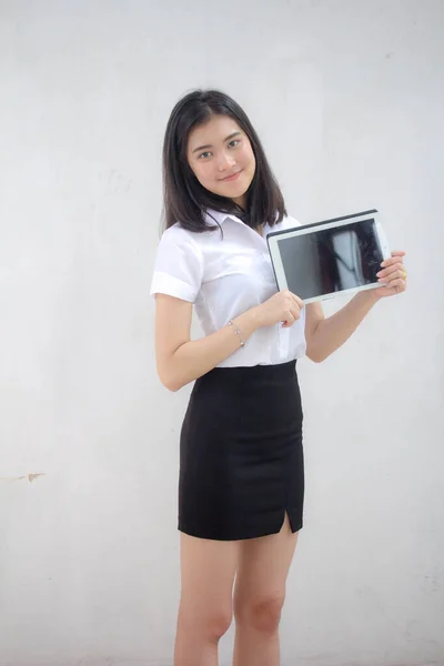 Retrato Tailandés Estudiante Adulto Universidad Uniforme Hermosa Chica Usando Tableta — Foto de Stock