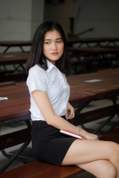 Porträtt Thai Vuxen Student Universitet Uniform Vacker Flicka Koppla Och — Stockfoto