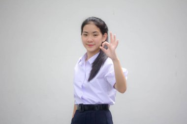 Tayland lisesi üniformasının portresi. Güzel kız. Tamam.