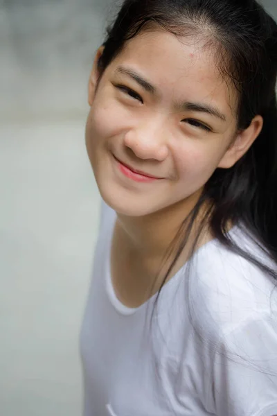 Asiatisch Thai Teen Weiß Shirt Hübsch Mädchen Happy Und Entspannen — Stockfoto