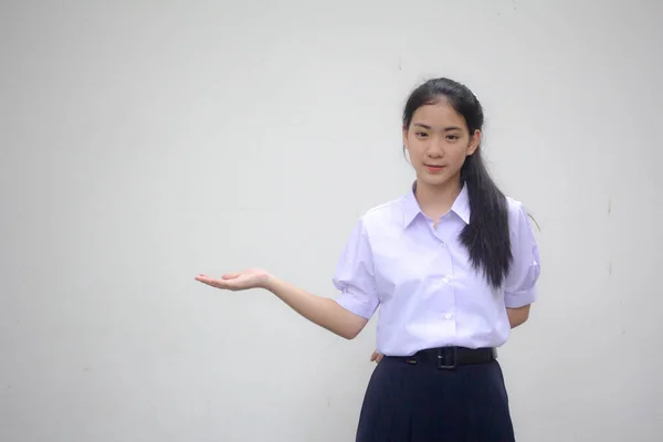 Retrato Tailandés Estudiante Secundaria Uniforme Hermosa Chica Mostrar Mano —  Fotos de Stock