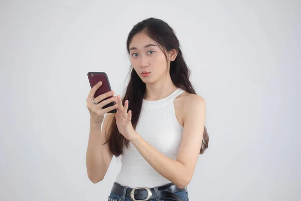 Retrato Tailandés China Adulto Hermosa Niña Camisa Blanca Vaqueros Azules —  Fotos de Stock