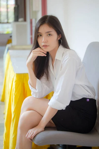 Tailandés China Adulto Oficina Chica Blanco Camisa Relax Sonrisa — Foto de Stock