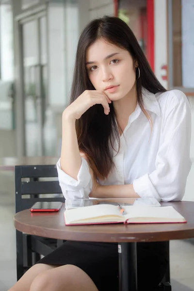 Tailandés China Adulto Oficina Chica Blanco Camisa Escribir Libro —  Fotos de Stock