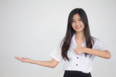 Taylandlı yetişkin öğrenci üniformasının portresi Güzel kız elini göster