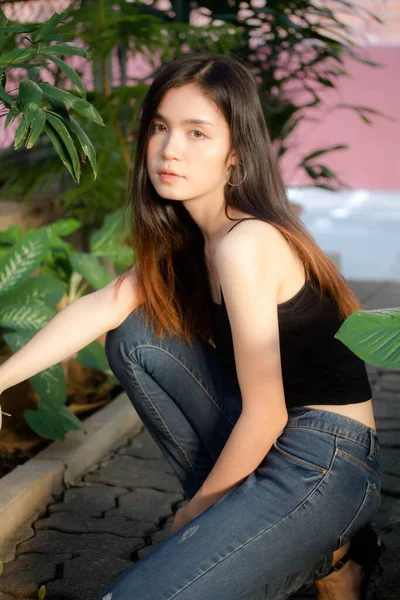 Portret Van Thai China Volwassene Mooi Meisje Zwart Shirt Blauw — Stockfoto