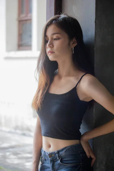 Portré Thai Porcelán Felnőtt Gyönyörű Lány Fekete Ing Kék Farmer — Stock Fotó