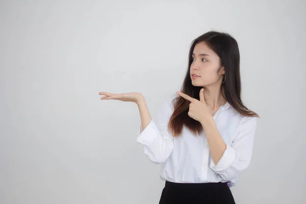 Retrato Tailandés Adulto Mujer Trabajadora Camisa Blanca Mostrar Mano —  Fotos de Stock