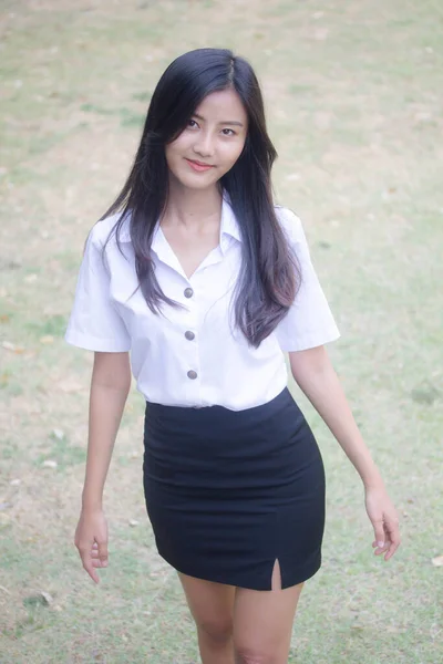 Retrato Tailandês Adulto Estudante Universidade Uniforme Bela Menina Relaxar Sorrir — Fotografia de Stock