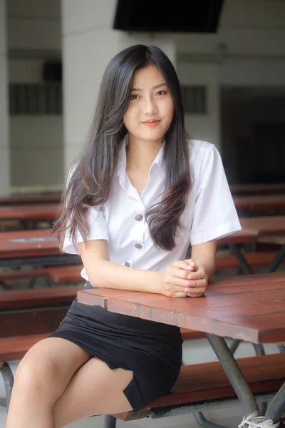 Retrato Tailandês Adulto Estudante Universidade Uniforme Bela Menina Relaxar Sorrir — Fotografia de Stock