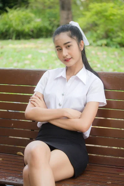 Portrait Thai Adulte Étudiant Université Uniforme Belle Fille Détendre Sourire — Photo