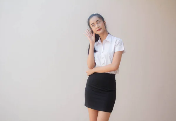 Portret Van Thai Volwassen Student Universiteit Uniform Mooi Meisje Luisteren — Stockfoto