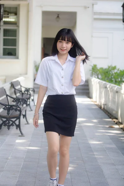 Porträt Von Thailändischen Erwachsenen Studenten Uniform Schöne Mädchen Entspannen Und — Stockfoto