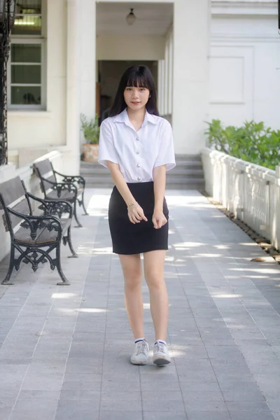 Portrait Thai Adulte Étudiant Université Uniforme Belle Fille Détendre Sourire — Photo