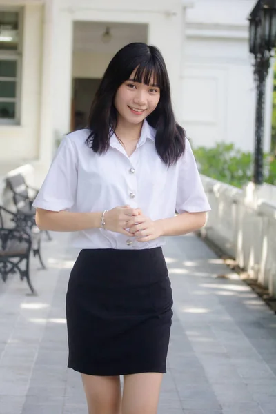 Retrato Tailandés Estudiante Adulto Universidad Uniforme Hermosa Chica Relajarse Sonreír — Foto de Stock