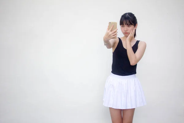 Taylandlı Yetişkin Güzel Bir Kızın Portresi Siyah Gömlek Beyaz Etek — Stok fotoğraf