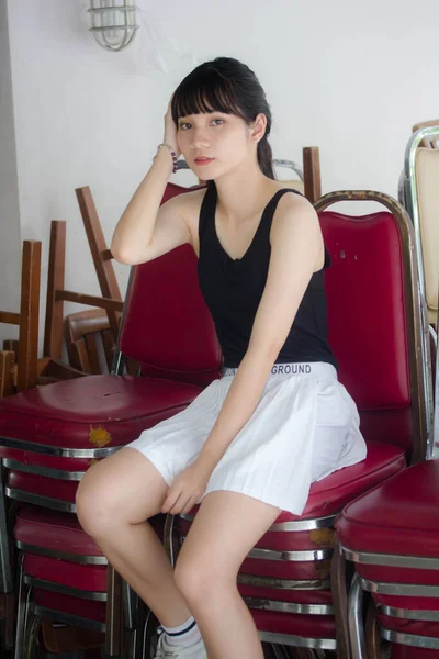 Ritratto Tailandese Adulto Bella Ragazza Nero Camicia Bianco Gonna Relax — Foto Stock