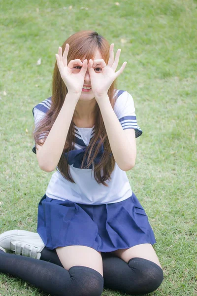 Retrato Tailandês Adolescente Linda Menina Japonês Estudante Uniforme Feliz Relaxar — Fotografia de Stock