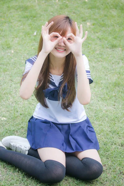 Retrato Tailandés Adolescente Hermosa Chica Japonés Estudiante Uniforme Feliz Relajarse — Foto de Stock