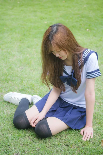 Retrato Tailandés Adolescente Hermosa Chica Japonés Estudiante Uniforme Feliz Relajarse — Foto de Stock