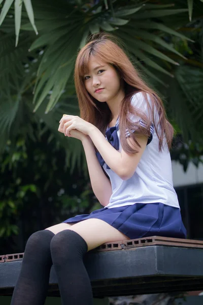 Retrato Tailandés Adolescente Hermosa Chica Japonés Estudiante Uniforme Feliz Relajarse — Foto de Stock