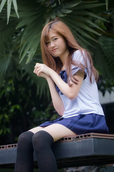 Retrato Tailandés Adolescente Hermosa Chica Japonés Estudiante Uniforme Feliz Relajarse —  Fotos de Stock