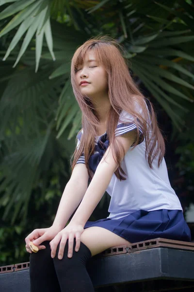 Πορτρέτο Του Thai Έφηβος Όμορφο Κορίτσι Στην Ιαπωνική Φοιτητική Στολή — Φωτογραφία Αρχείου