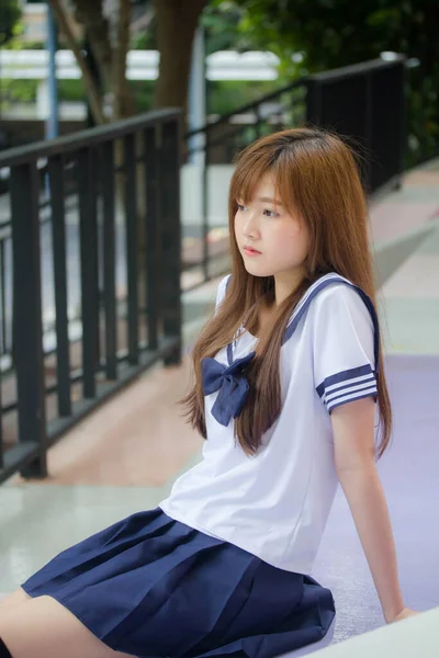 Retrato Tailandés Adolescente Hermosa Chica Japonés Estudiante Uniforme Feliz Relajarse — Foto de Stock