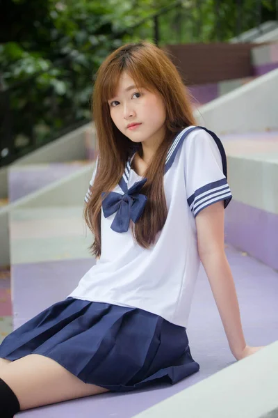 Retrato Tailandés Adolescente Hermosa Chica Japonés Estudiante Uniforme Feliz Relajarse — Foto de Stock