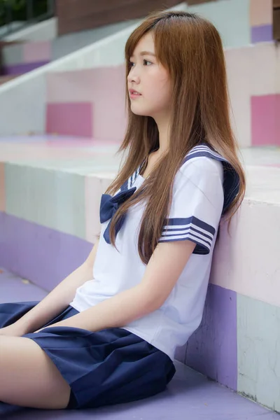 Retrato Tailandés Adolescente Hermosa Chica Japonés Estudiante Uniforme Feliz Relajarse — Foto de Stock