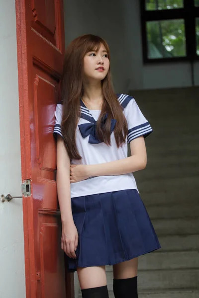 Retrato Tailandês Adolescente Linda Menina Japonês Estudante Uniforme Feliz Relaxar — Fotografia de Stock