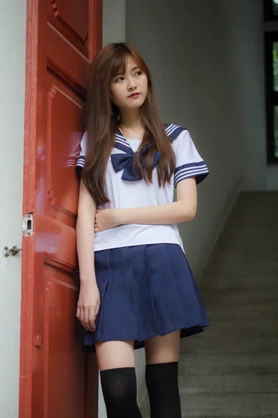 Retrato Tailandés Adolescente Hermosa Chica Japonés Estudiante Uniforme Feliz Relajarse —  Fotos de Stock