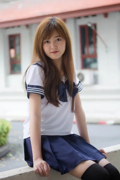 Retrato Tailandês Adolescente Linda Menina Japonês Estudante Uniforme Feliz Relaxar — Fotografia de Stock