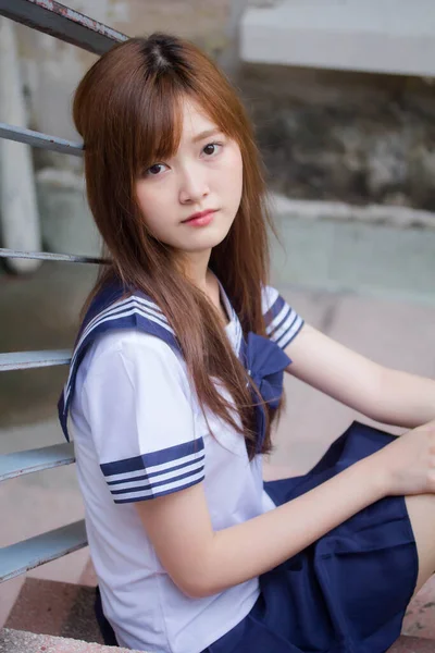 Retrato Tailandés Adolescente Hermosa Chica Japonés Estudiante Uniforme Feliz Relajarse — Foto de Stock