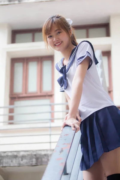 Retrato Tailandês Adolescente Linda Menina Japonês Estudante Uniforme Feliz Relaxar — Fotografia de Stock