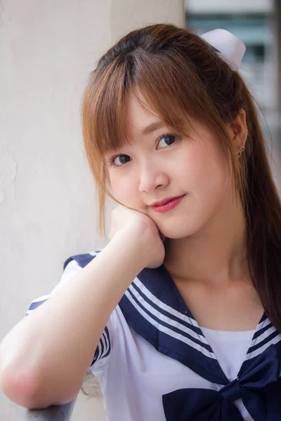 Retrato Tailandés Adolescente Hermosa Chica Japonés Estudiante Uniforme Feliz Relajarse — Foto de Stock