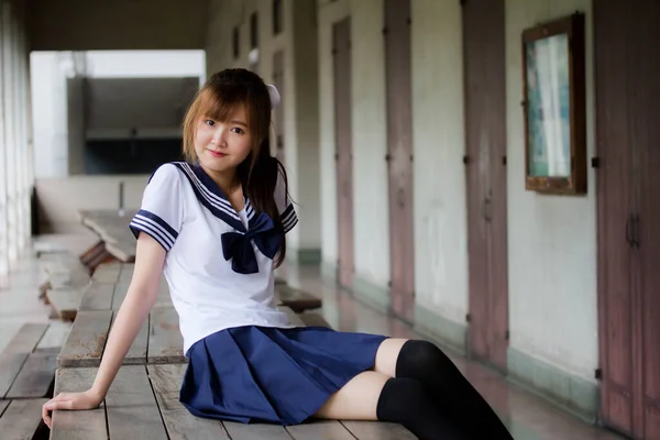 Retrato Tailandés Adolescente Hermosa Chica Japonés Estudiante Uniforme Feliz Relajarse — Foto de Stock