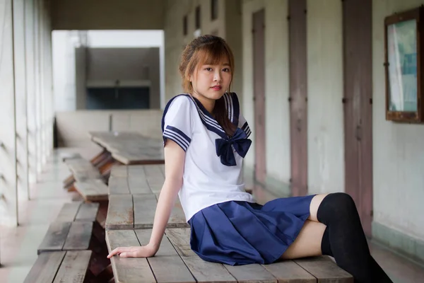 Retrato Tailandés Adolescente Hermosa Chica Japonés Estudiante Uniforme Feliz Relajarse —  Fotos de Stock