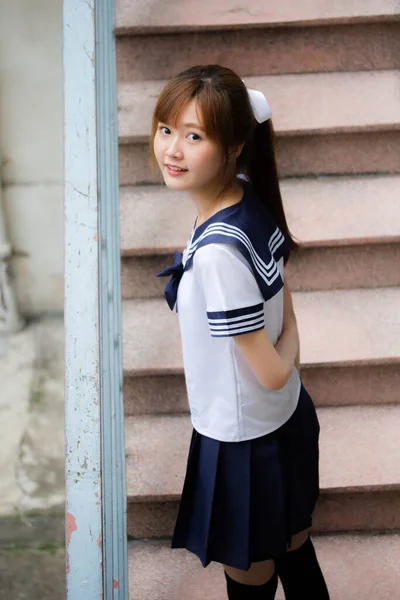 Retrato Tailandês Adolescente Linda Menina Japonês Estudante Uniforme Feliz Relaxar — Fotografia de Stock