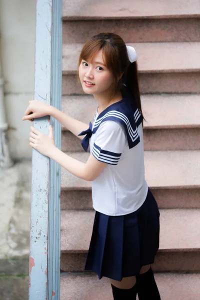 Retrato Tailandés Adolescente Hermosa Chica Japonés Estudiante Uniforme Feliz Relajarse — Foto de Stock