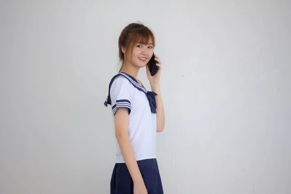 Retrato Tailandês Adolescente Linda Menina Japonês Estudante Uniforme Chamando Telefone — Fotografia de Stock