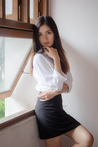 Tailandês China Adulto Escritório Menina Camisa Branca Relaxar Sorrir — Fotografia de Stock