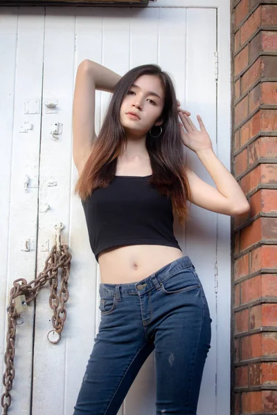 Portrait Thai Chine Adulte Belle Fille Chemise Noire Jeans Bleu — Photo