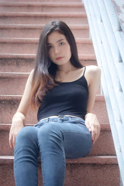 Portret Van Thai China Volwassene Mooi Meisje Zwart Shirt Blauw — Stockfoto