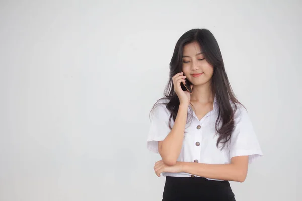 Retrato Tailandês Adulto Estudante Universidade Uniforme Bela Menina Chamando Telefone — Fotografia de Stock