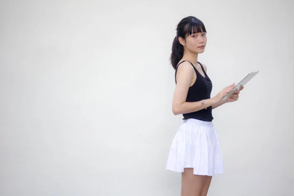 Portrét Thajské Dospělé Krásné Dívky Černá Košile Bílá Sukně Pomocí — Stock fotografie