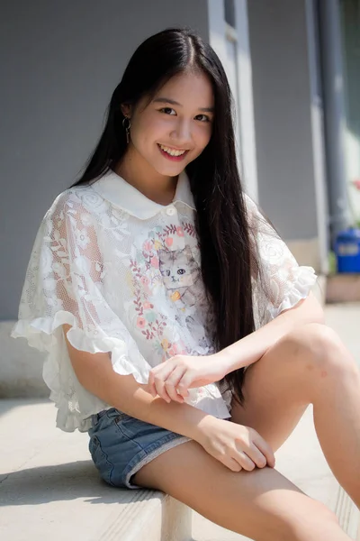 Porträt Thai Teen Schöne Mädchen Glücklich Und Entspannen — Stockfoto